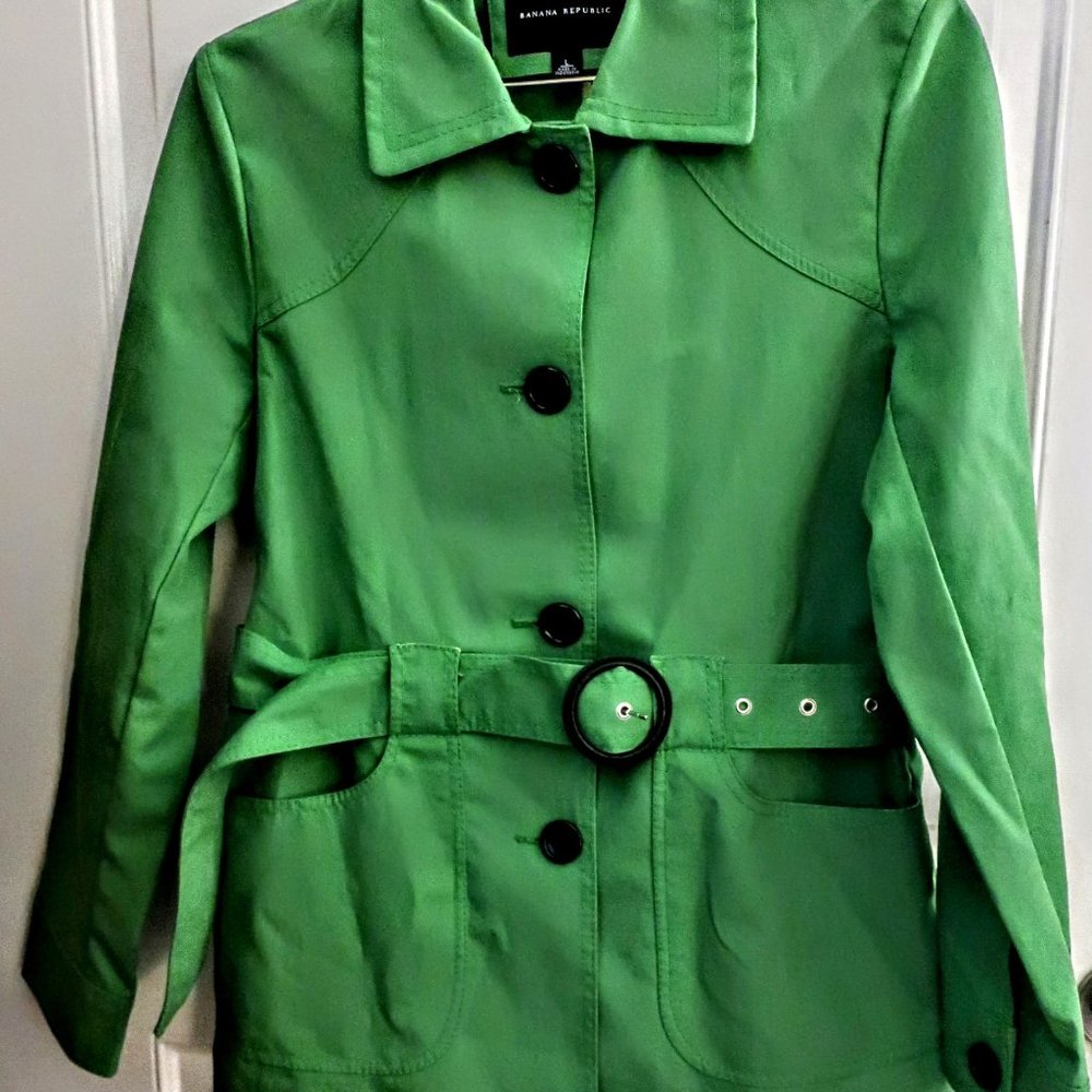 Gorgeous, timeless Banana Republic Kelly Green Trench Coat